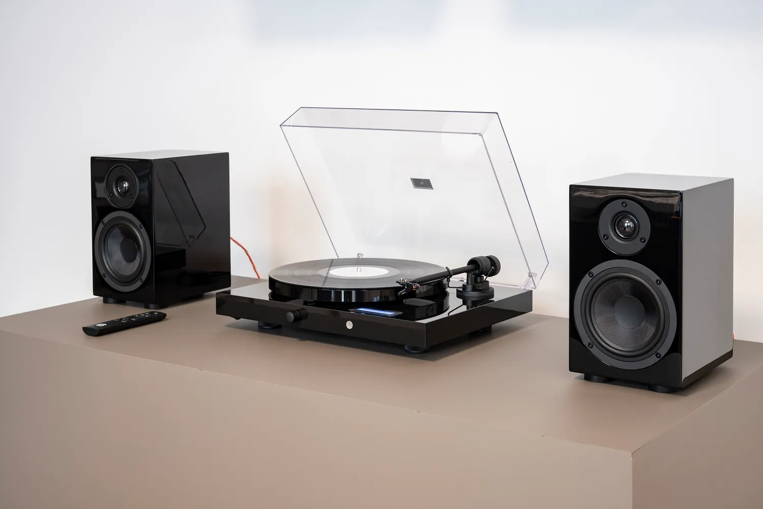 Pro-Ject Juke Box E1 skivspelare stereoset Bluetooth valnöt