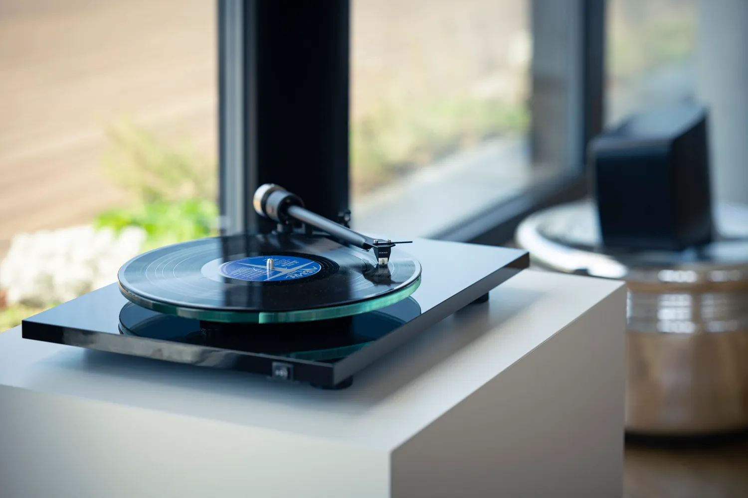 Pro-Ject T2 W skivspelare med WiFi streaming