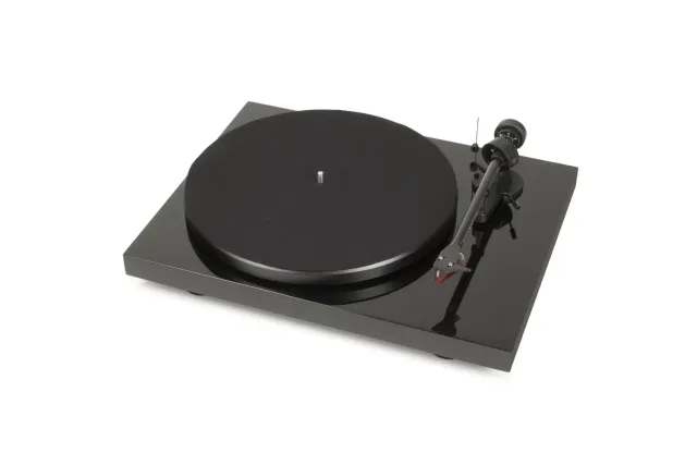 Pro-Ject Debut Carbon DC skivspelare 2M Red