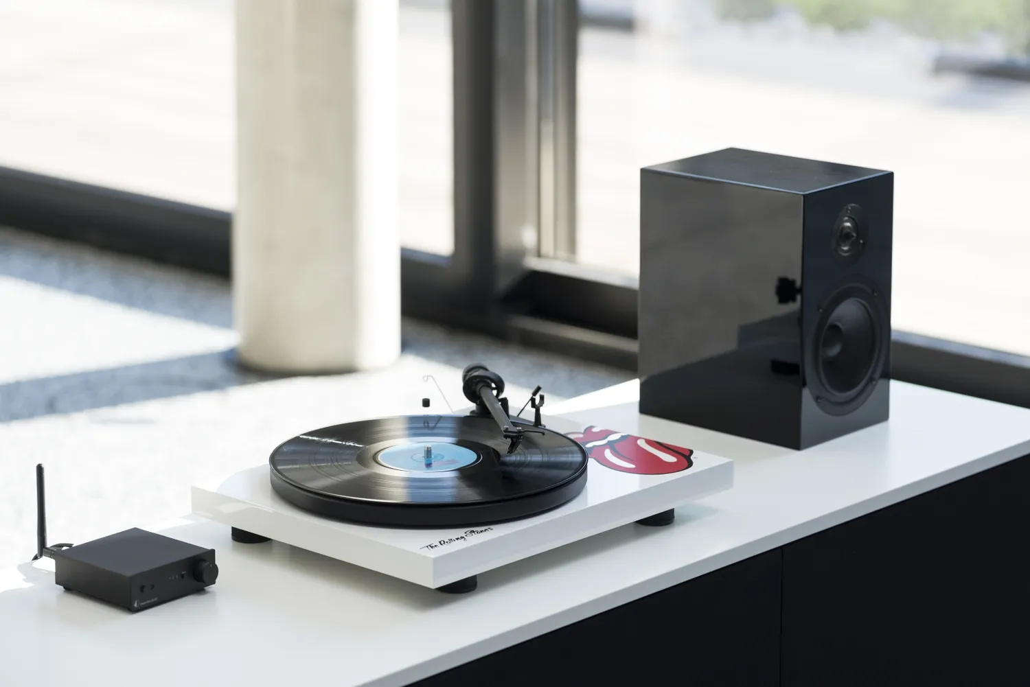 Pro-Ject Rolling Stones Recordplayer skivspelare OM10