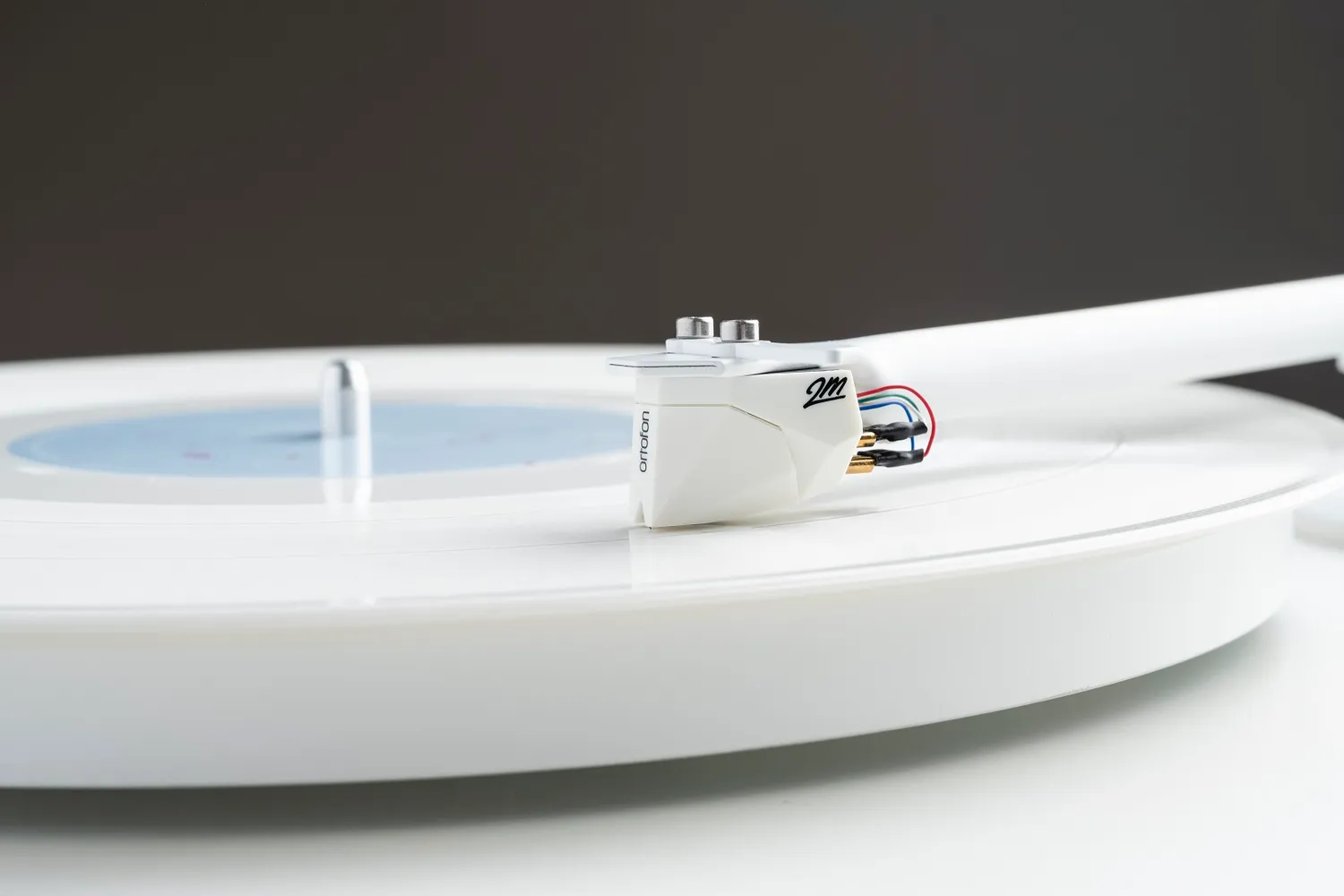 Pro-Ject T1 White Edition skivspelare vit remdrift