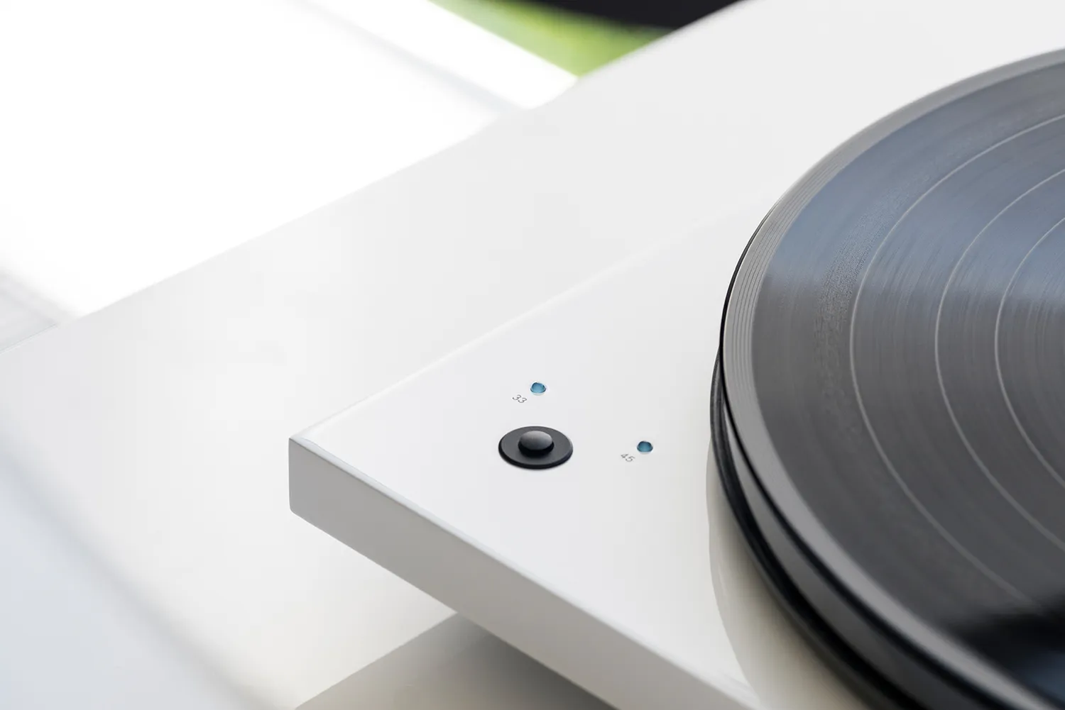 Pro-Ject Essential III SB skivspelare 33/45 OM10