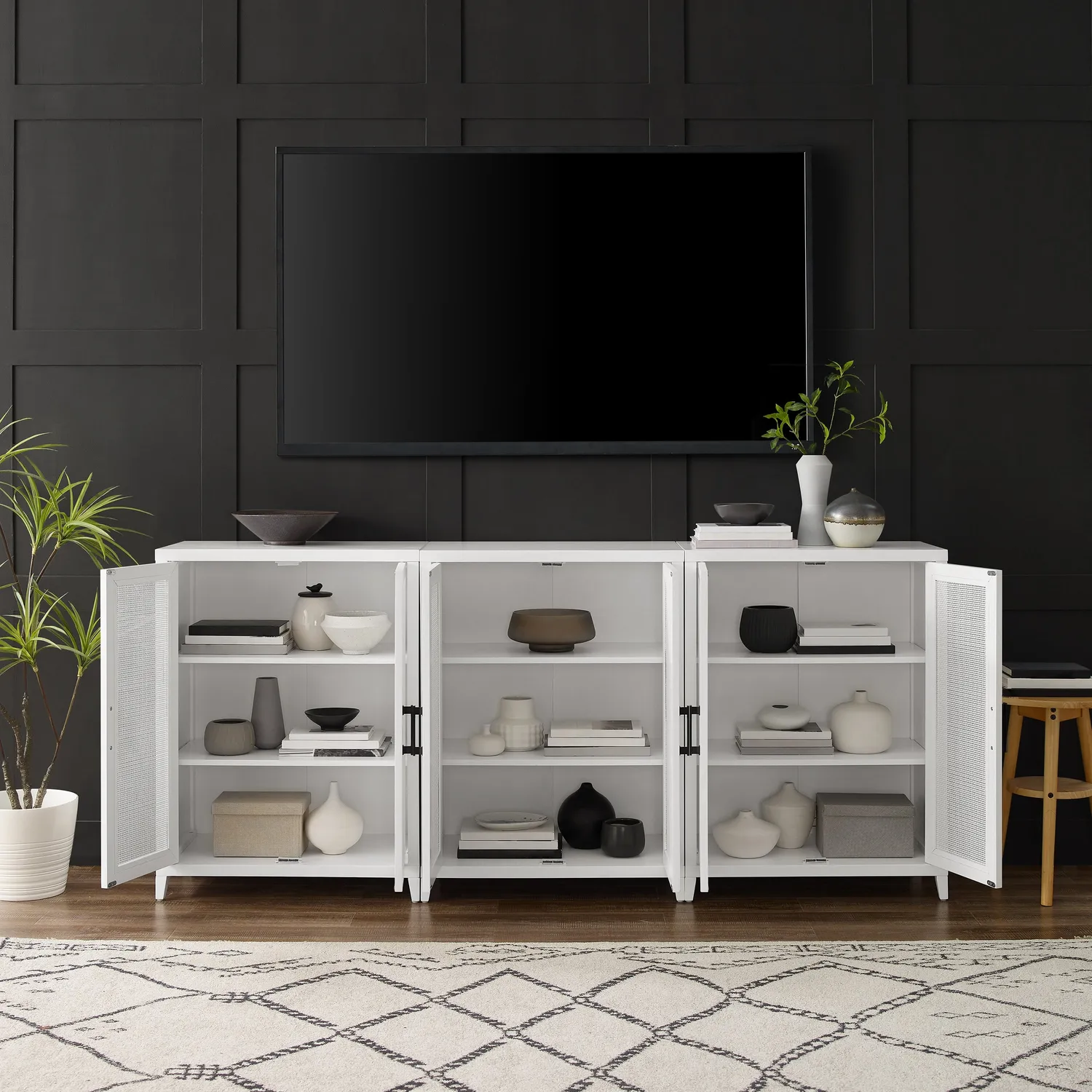 Crosley Milo sideboard 3-delad vit med rotting