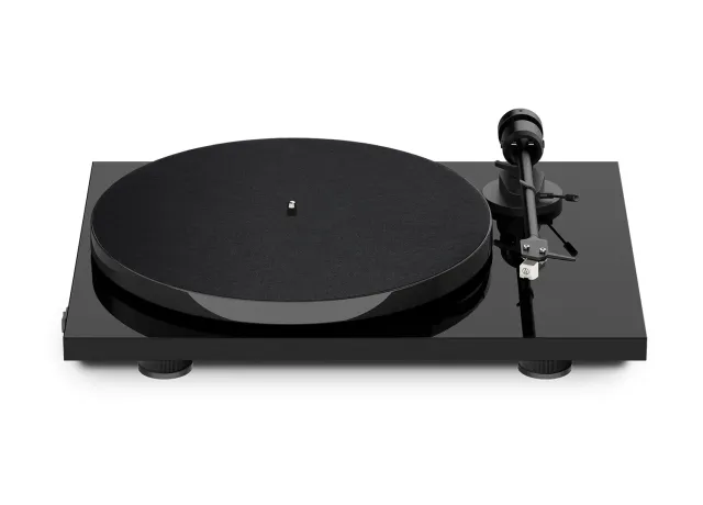 Pro-Ject E1 skivspelare insteg remdrift dammkåpa