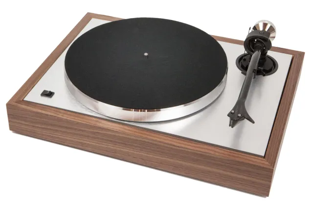 Pro-Ject The Classic skivspelare med dammkåpa
