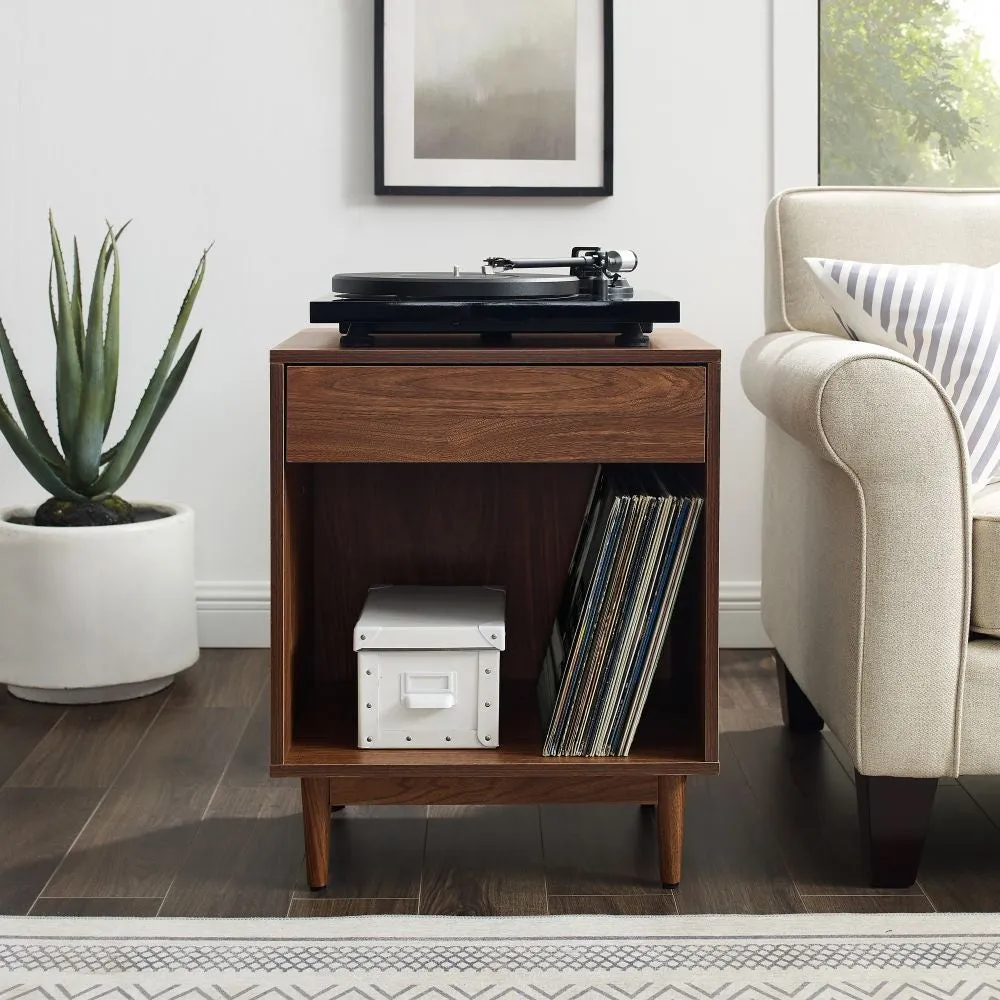 Crosley Liam sidobord vinylförvaring valnöt