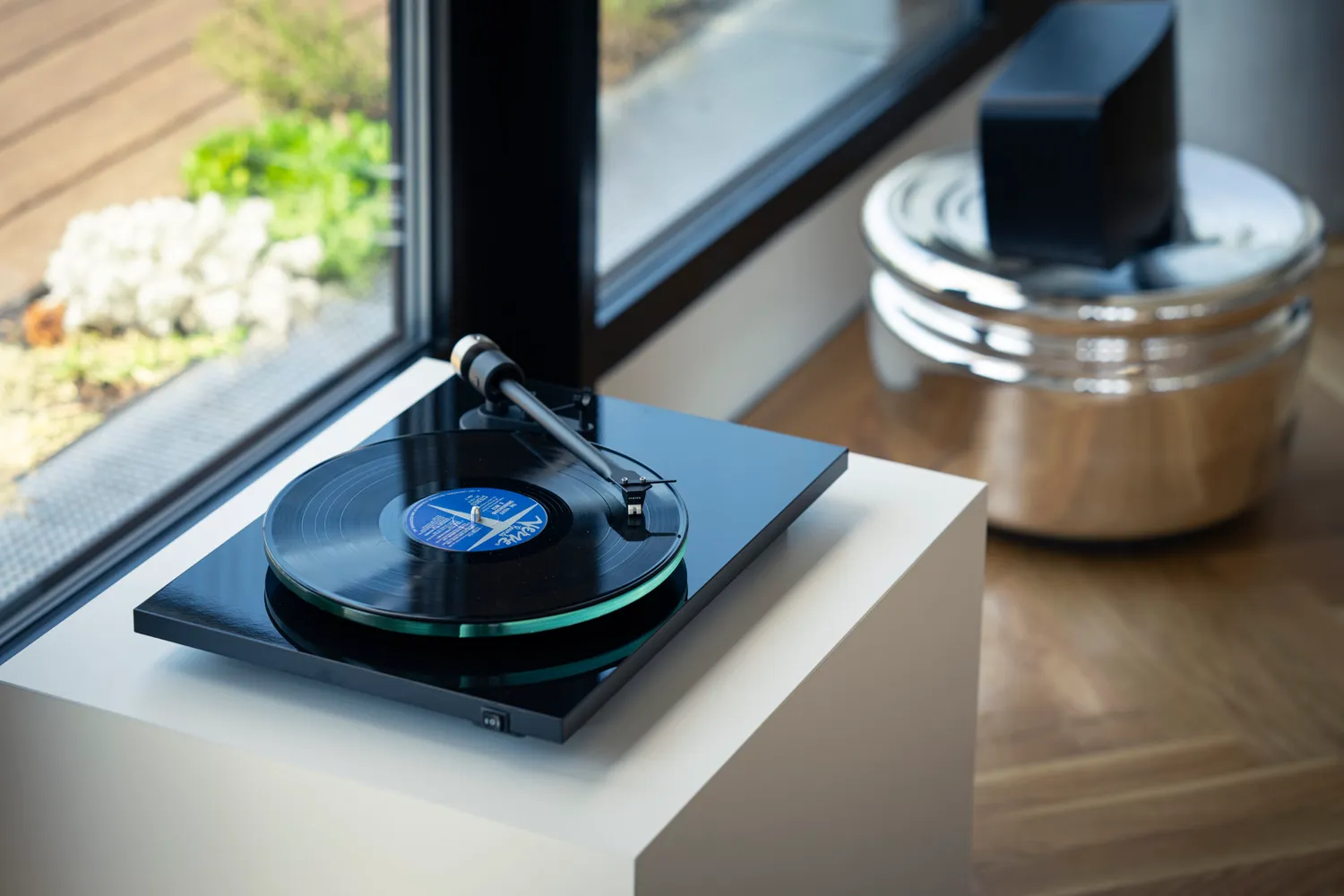 Pro-Ject T2 W skivspelare med WiFi streaming