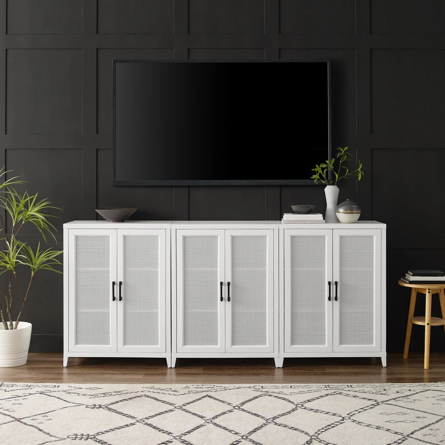 Crosley Milo sideboard 3-delad vit med rotting