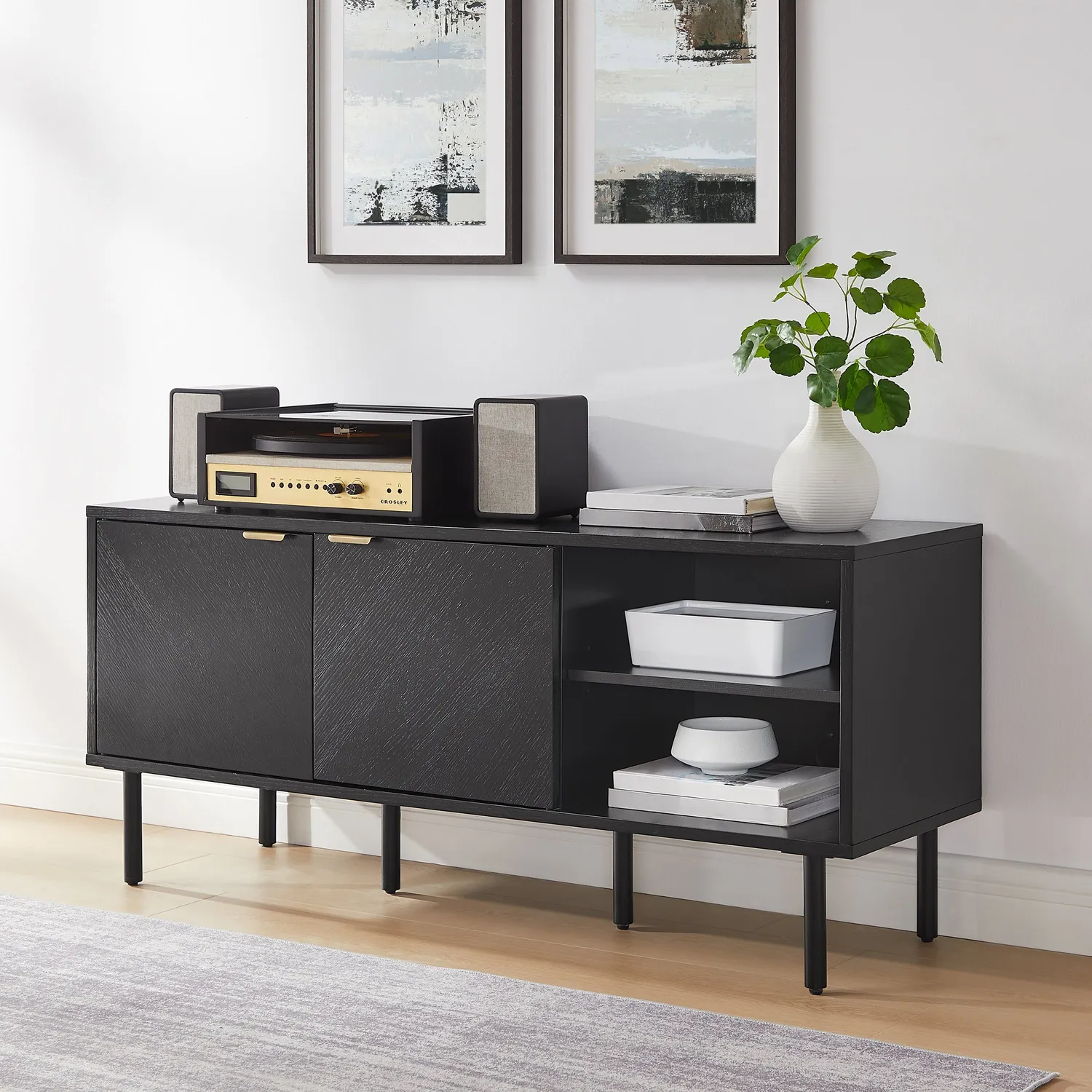 Crosley Brody vinylsideboard svart ek chevron vinylförvaring