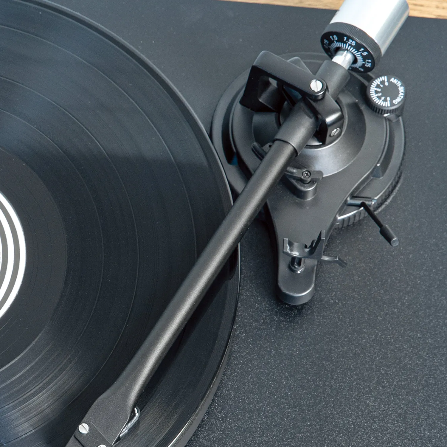 Crosley C Series skivspelare med högtalare svart 2-varv