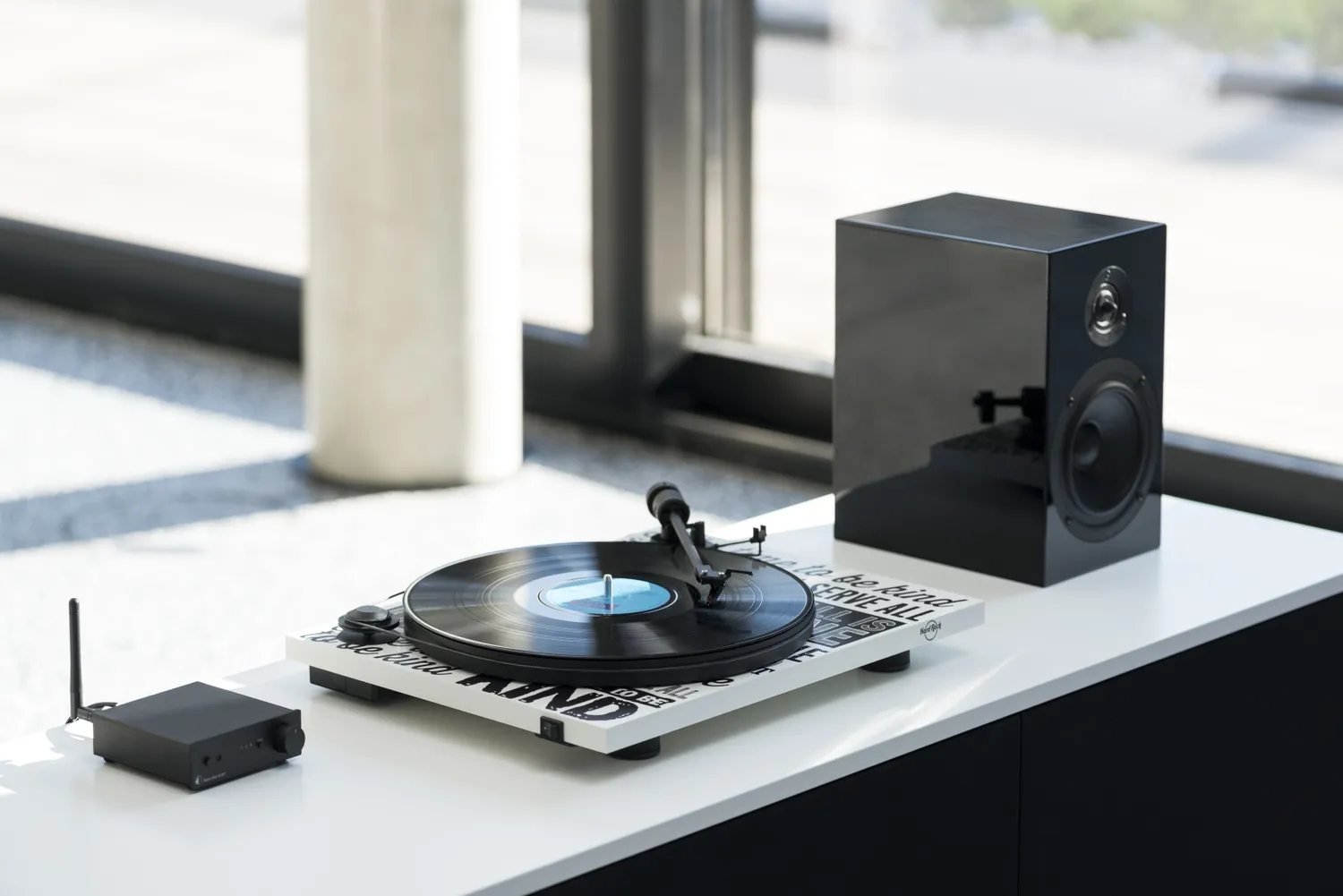 Pro-Ject Hard Rock Café skivspelare OM5e limiterad
