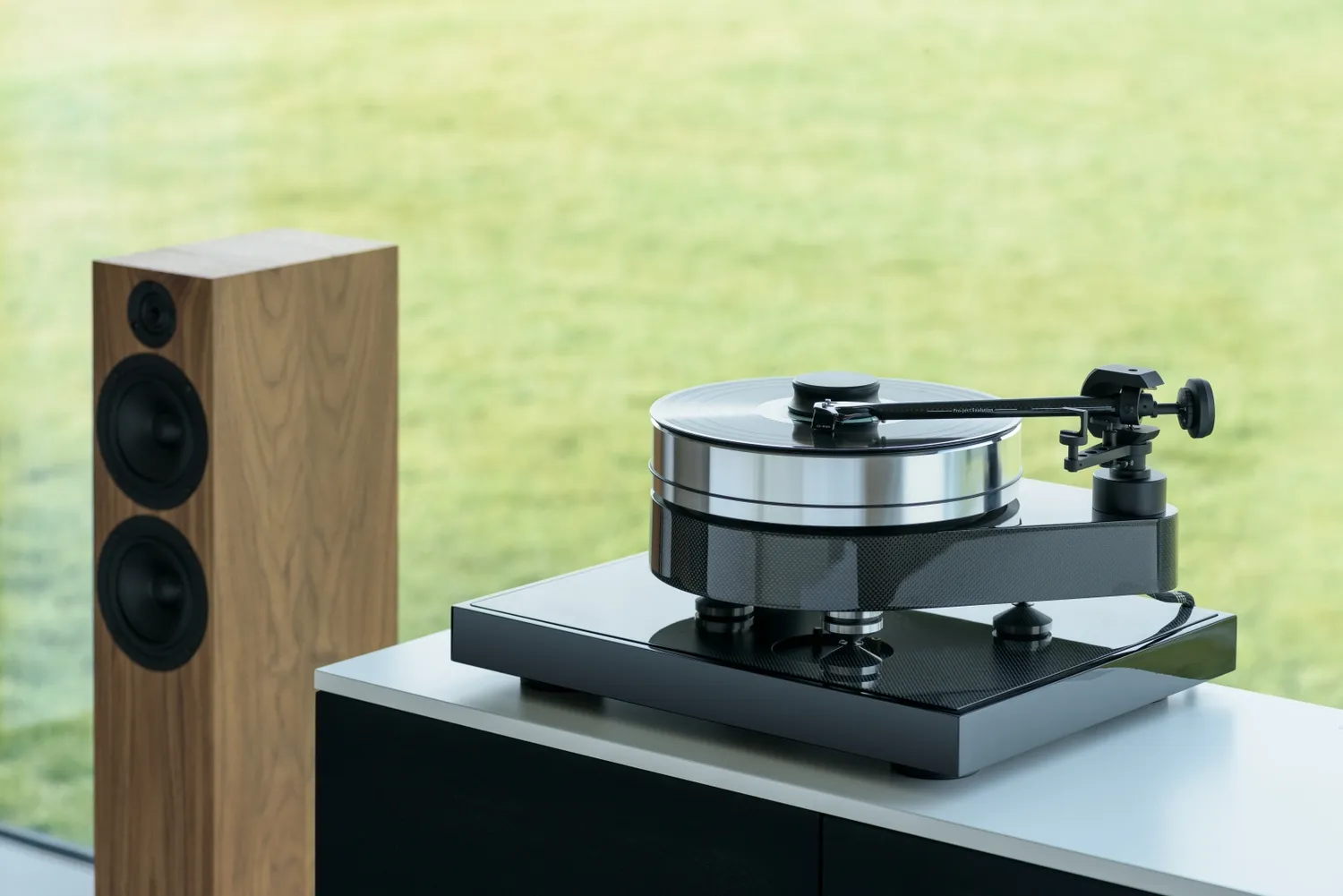 Pro-Ject Ground It Carbon skivspelarbas kolfiber
