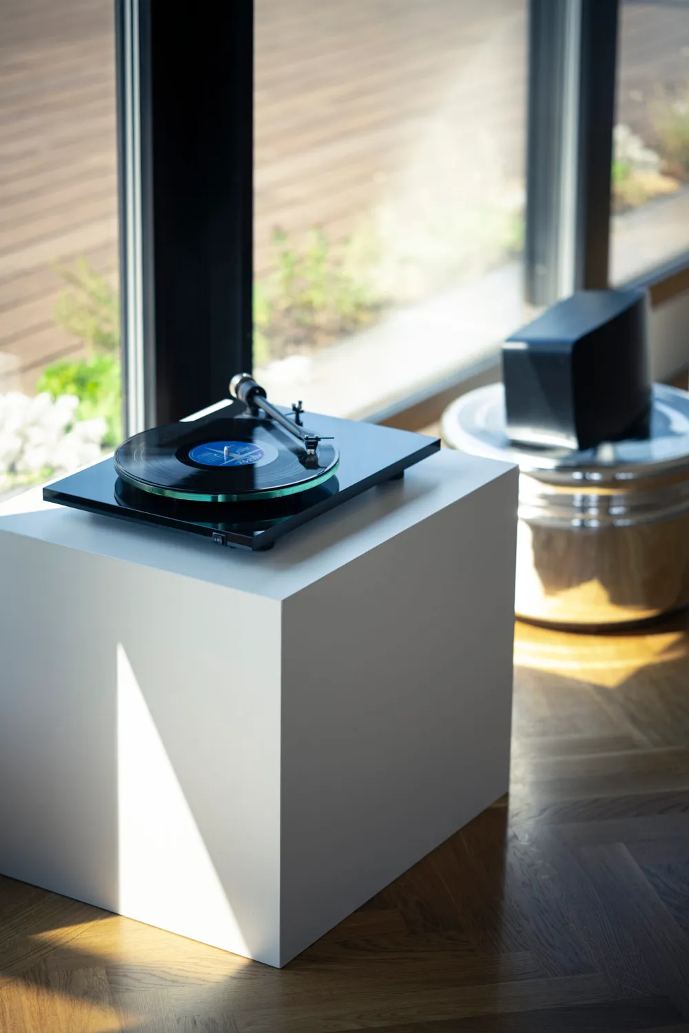 Pro-Ject T2 W skivspelare med WiFi streaming